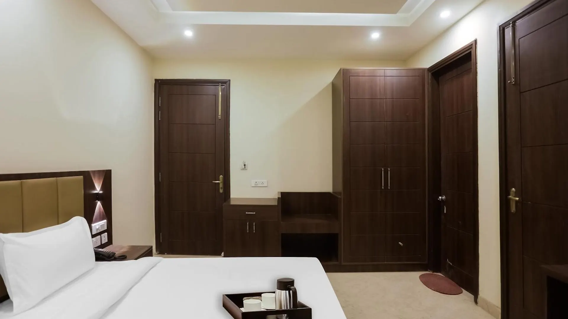 Super Townhouse Akshay Hotel Gurgaon